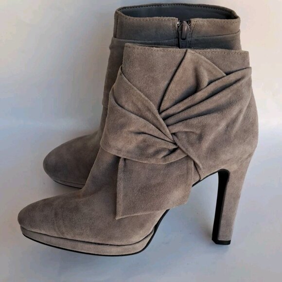 Gianni Bini Women’s Leather Gray Suede Ankle Boots Bootie Zip Bow - Picture 3 of 8